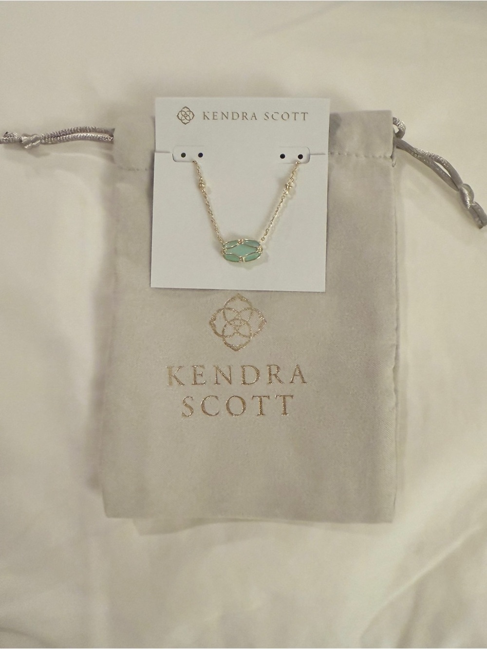Kendra Scott Elisa Lattice Frame Gold Pendant in Light Green Mother-of-Pearl - Picture 3 of 4